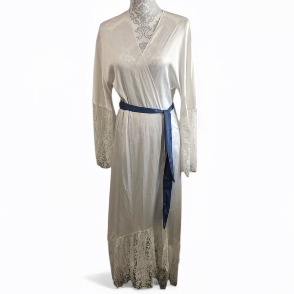 Full Length Lace Trimmed Robe with Sash Size Small Lingerie Coverup White EUC